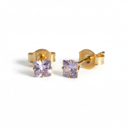 Oorbellen – RVS Goudkleur met Lila Vierkante Zirkonia (4mm) - Aramat Jewels - Oorbellen - cadeautip