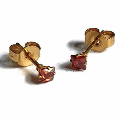 Gouden Oorbellen Met Rode Kristallen - Stalen Oorbellen Zirkonia Zweerknopjes Vierkant