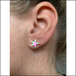 Stalen Oorbellen Met Roze En Groene Zeesterpiercing Van Aramat Jewels®.