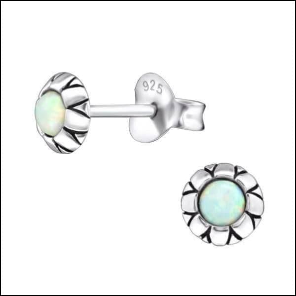 Zilveren Opaal Oorbellen Met Bloemdesign