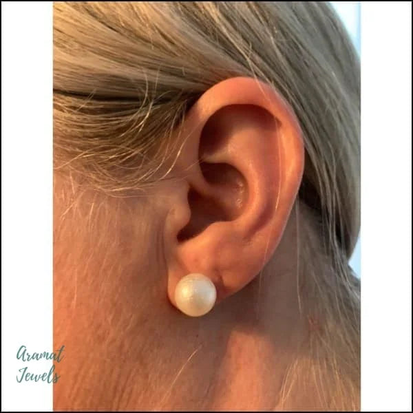 Zilveren Parel Oorbellen Stimuleren Elegante Vrouw Met Witte Pareloorbel Vanaf 4mm.