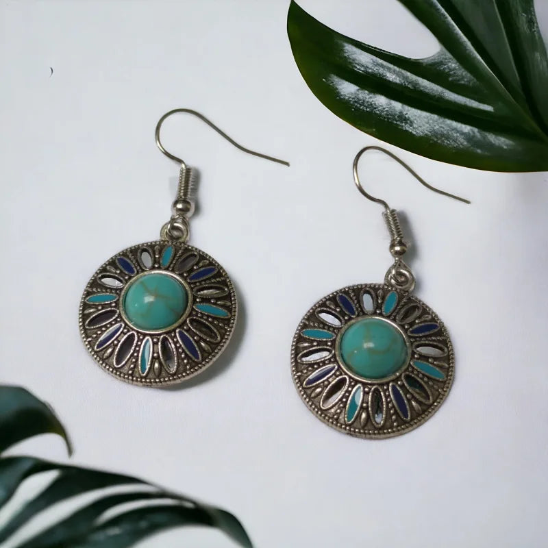 Bohemien Oorhangers Met Turquoise Steen En Zilveren Accenten Van Aramat Jewels®