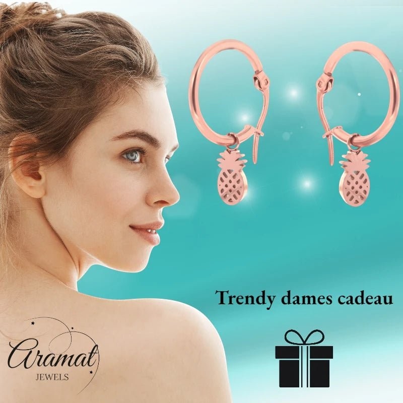 Oorringen – 16mm Creolen met Ananas Bedel RVS Rosékleur Dames - Aramat Jewels - Oorringen - cadeautip