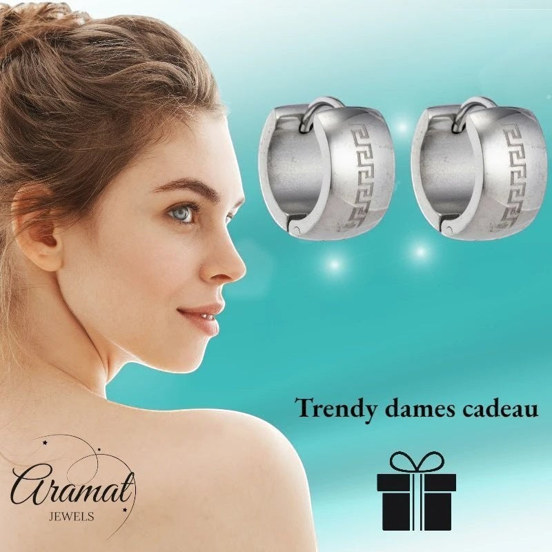 Oorringen – 20mm Creolen Grieks Motief Gelaserd RVS Zilverkleur Unisex - Aramat Jewels - Oorringen - cadeautip