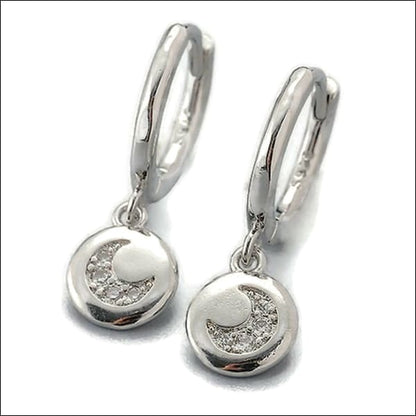 Zilveren Mini Oorringetjes Met Maan Bedel Van Aramat Jewels®