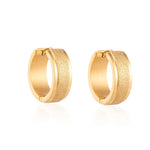 Sandblasted Gouden Oorringen Van Aramat Jewels®.