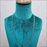 Close-up Van Een Etalagepop Met Een Ketting - Open Gourmet Ketting Staal 60cm 4mm