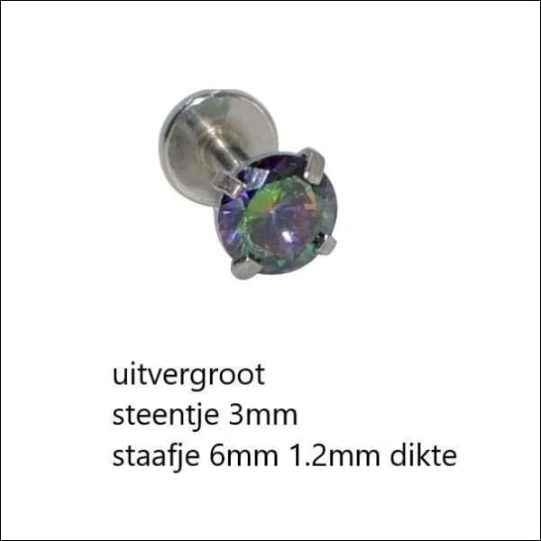 Een close-up van een enkele piercing met een regenboogkleurige steen