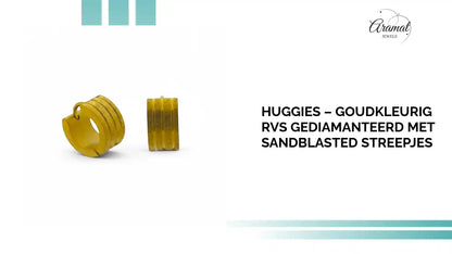 Huggies &ndash; Goudkleurig RVS Gediamanteerd met Sandblasted Streepjes by@Outfy