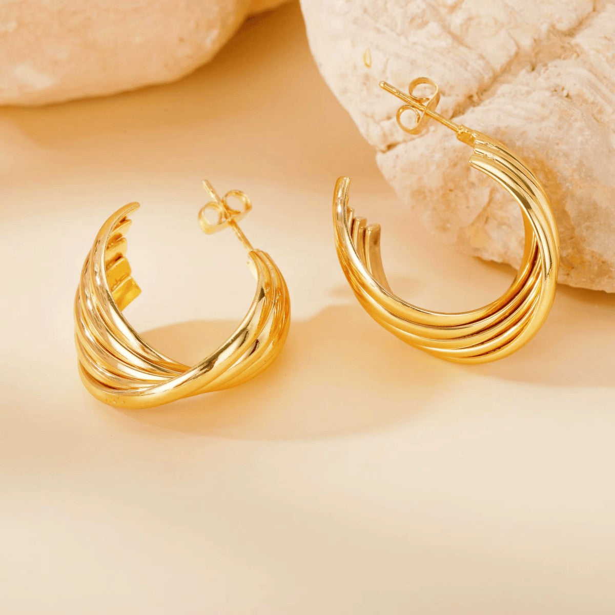RVS Goudkleurige Halve Oorringen 22x15mm - 5 Lijnen Twist - Aramat Jewels - RVS Sieraden - Oorbellen - cadeautip