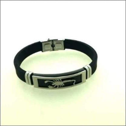 Zwarte Leren Armband Met Zilveren Sluiting - Siliconen Armband Met Rvs Accenten Schorpioen