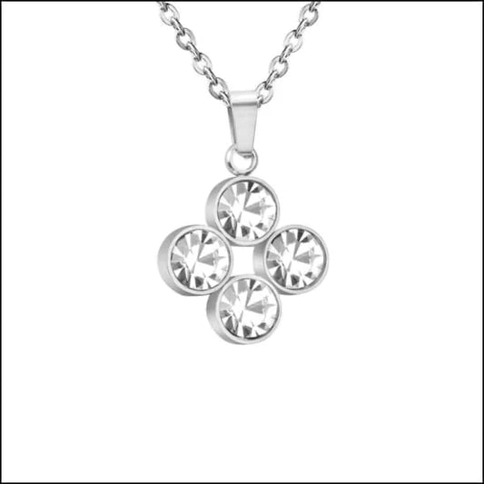 Een witgouden hanger met vier diamanten