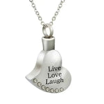 Een zilveren hart hanger met de woorden live laugh