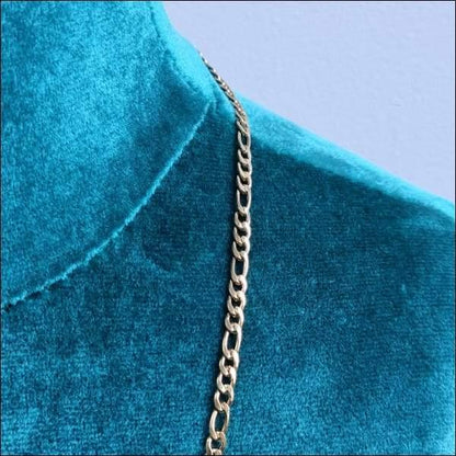 Stalen Figaro Schakel Op Een Blauw Shirt - Aramat Juwelen.