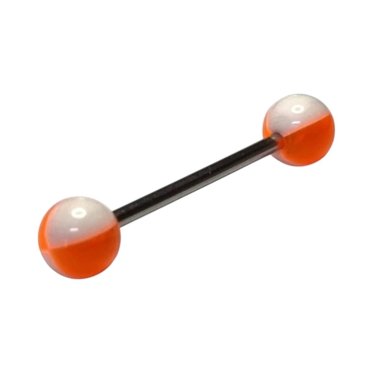 Een paar oranje en witte ballen op een witte achtergrond