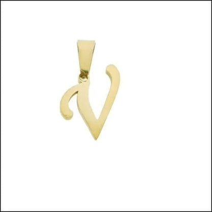 Een gouden hanger met een hart in het midden