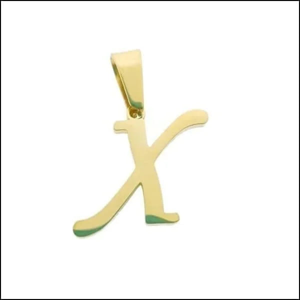 Een gouden hanger met de letter k