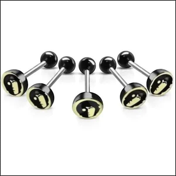 Een set van drie zwarte en gele schedelpiercings