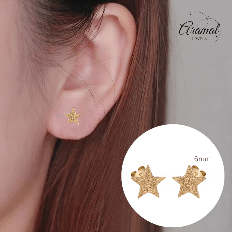 Ster oorstekers goudkleur – sandblasted – 6mm - Aramat Jewels - Oorbellen - cadeautip
