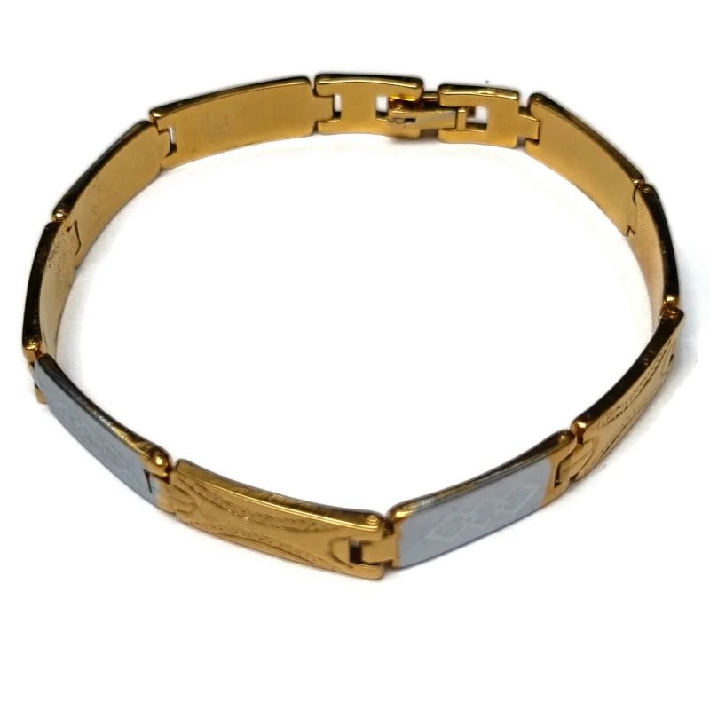 Een gouden en zwarte armband