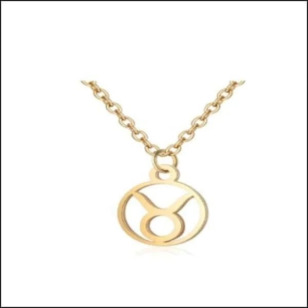 Een gouden ketting met een kleine letter erop