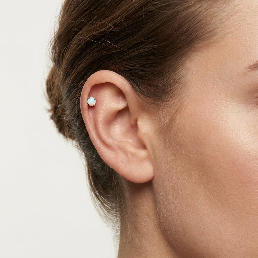 Tragus Helix Piercing – Wit Opaal – Goudkleur - Aramat Jewels - Piercings - cadeautip