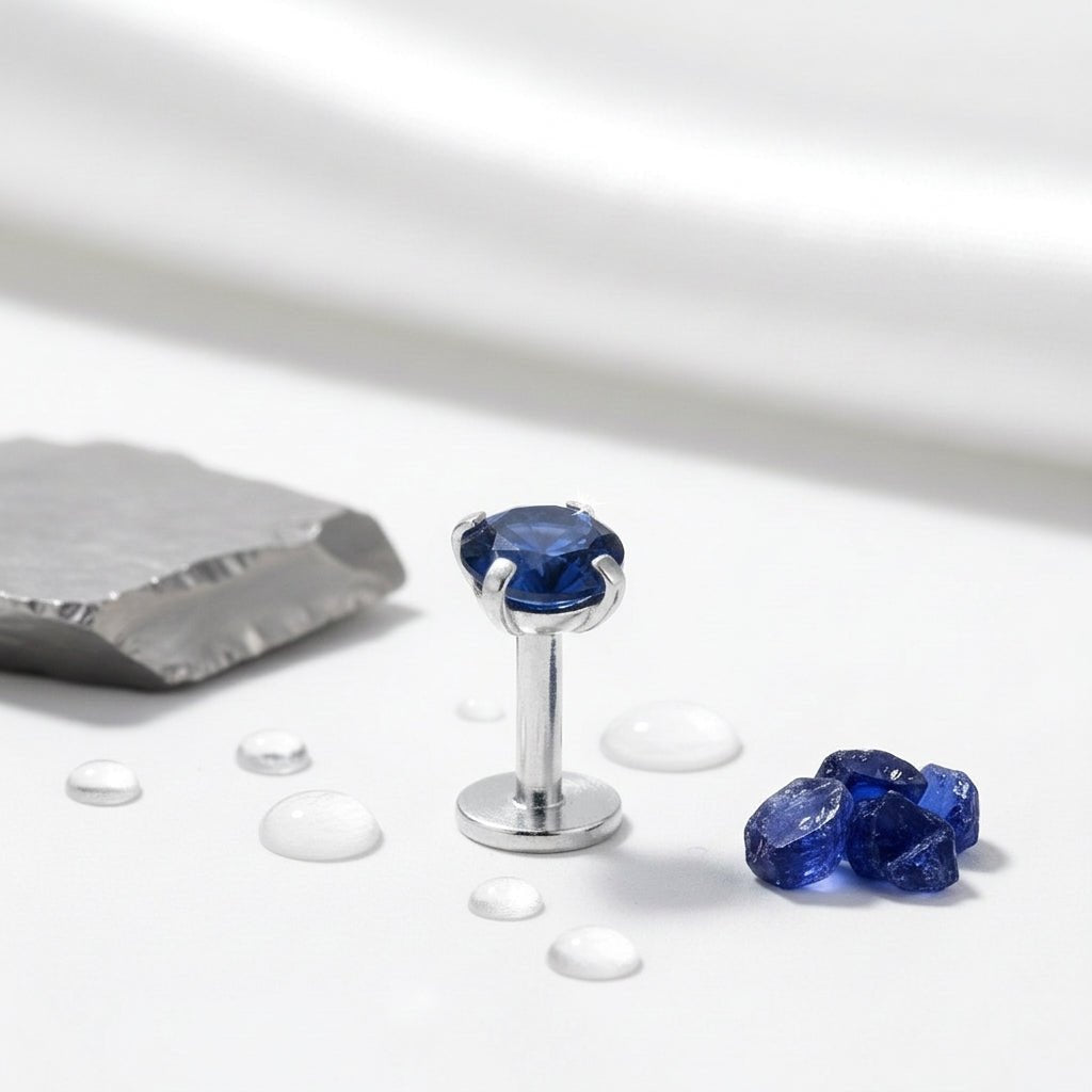 Tragus Helix Piercing – Zilverkleur – Donkerblauwe Zirkonia (4mm) - Aramat Jewels - Piercings - cadeautip