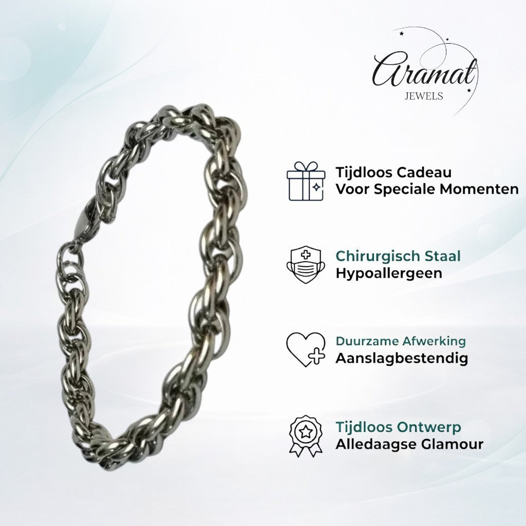 Een zilveren armband met een schakelketting