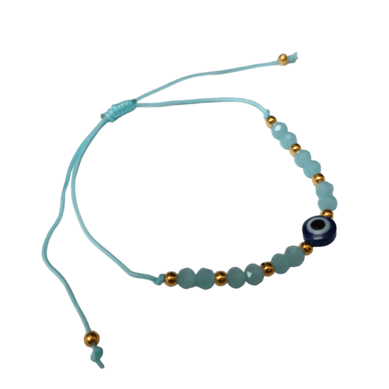 Een blauwe armband met gouden kralen en een blauw koord