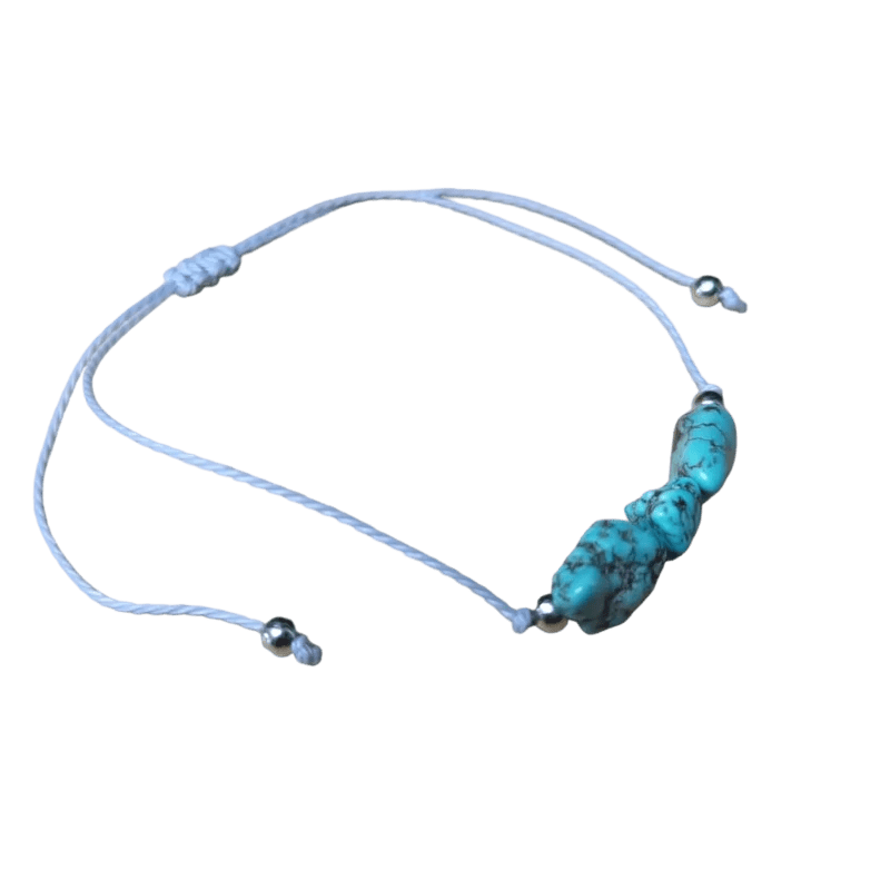 Een blauwe armband met een wit koord en een turquoise bea