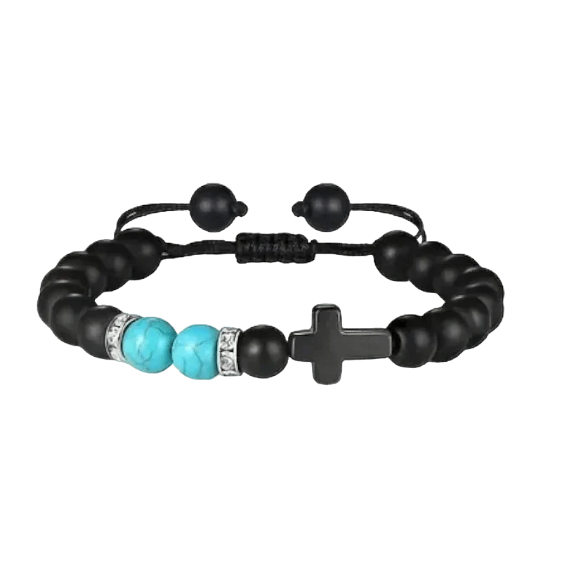 Een zwarte armband met turquoise kralen en een zilveren sluiting