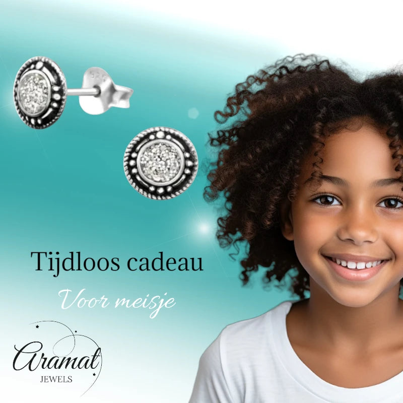 Oorstekers – Sterling Zilver Bali Etnisch Witte Glitter 7mm Rond Geoxideerd