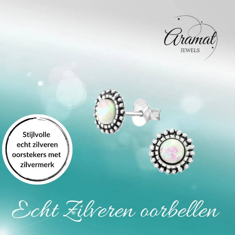 Oorstekers – Sterling Zilver Bali Etnisch Wit Opaal 8mm Geoxideerd