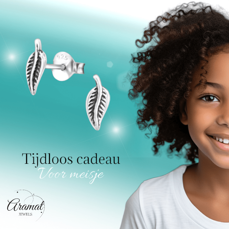 Zilveren Blaadje Oorbellen Antieklook – 9x3mm - Aramat Jewels - Oorbellen - cadeautip