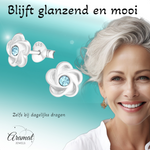 Zilveren bloemen oorstekers met blauwe kristal