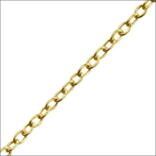 Een gouden ketting met een dikke schakel