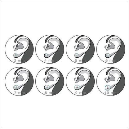 Set Van Zes Zilveren Parel Oorbellen Op Witte Achtergrond - Aramat Jewels®