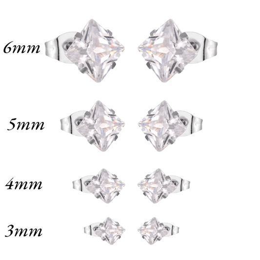 Diamantvormige oorbellen in vier verschillende maten.