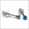 Blauwe Kristallen Studearrings Op Witte Achtergrond - Zweerknopjes Zirkonia Oorbellen - Aramat Jewels