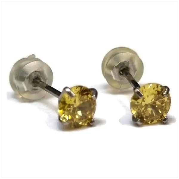 Een Paar Oorbellen Met Gele Diamanten